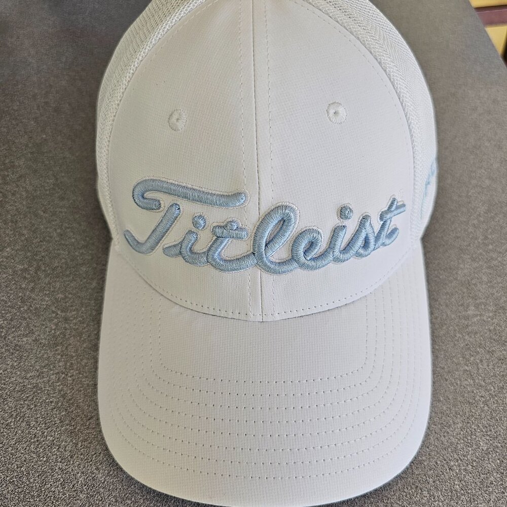 Titleist Tour Sports Mesh White/Sky S/M Fitted Golf Hat/Cap